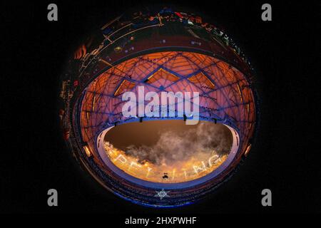Peking, Hebei, China. 13. März 2022. Eine Fischauge-Ansicht der Abschlusszeremonie der Winter-Paralympics 2022 in Peking, 13. März 2022. (Bild: © Mark Edward Harris/ZUMA Press Wire) Stockfoto