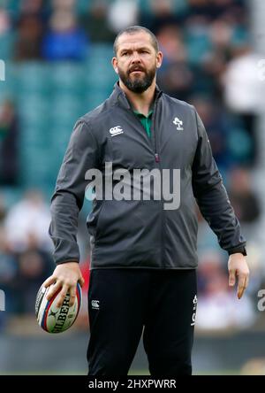 LONDON, ENGLAND - 12. MÄRZ: Andy Farrell Head Coach of Ireland beim Warm-Up während des Guinness Six Nations-Spiels zwischen England und Irland auf Twi Stockfoto