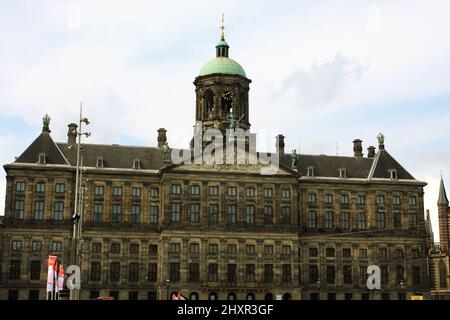 Der Königspalast am Dam-Platz in Amsterdam. Stockfoto