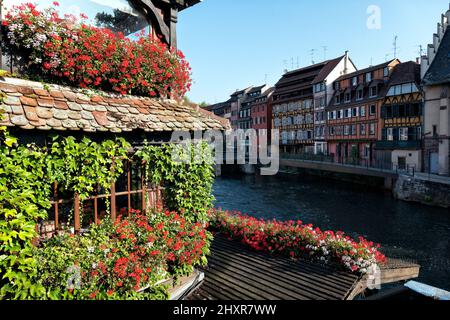 Frankreich, Straßburg, das historische Zentrum, das von der UNESCO zum Weltkulturerbe erklärt wurde, La Petite France: Das Restaurant Au Pont Saint Martin. Stockfoto