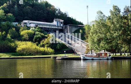 Frankreich, Saint-Louis-Artzwiller, der Bootsaufzug auf einer geneigten Rampe. Stockfoto