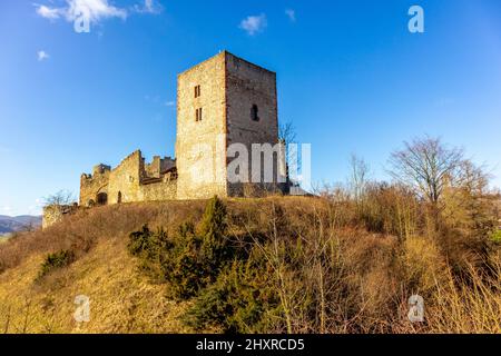 Schöne Aufnahme der Burgruine von Brandenburg im schönen Werra-Tal, Lauchroeden Stockfoto