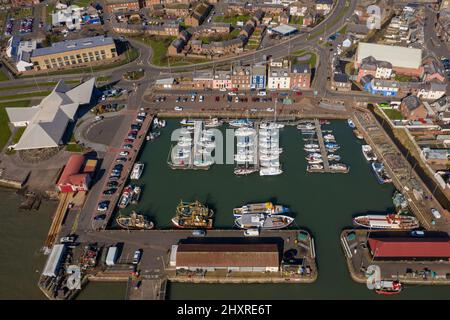 Luftaufnahme von der Drohne des Hafens von Arbroath, Angus, Schottland, Großbritannien Stockfoto