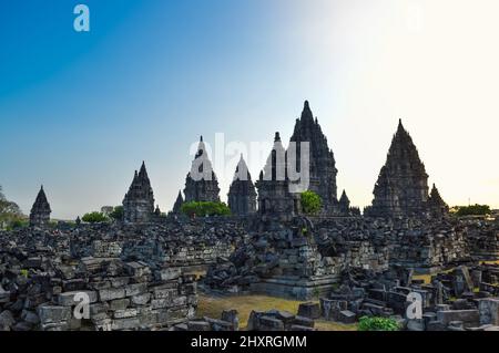 Blick auf den Tempel von borobudur nach einem gefährlichen Erdbeben Stockfoto