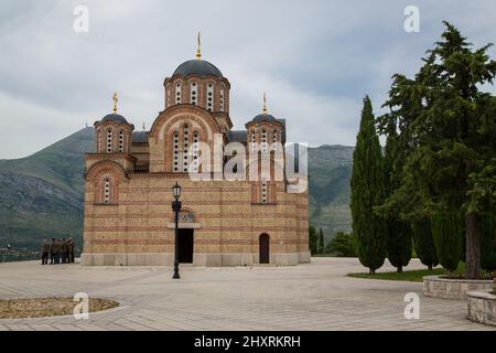 Schöner Blick auf die orthodoxe Kirche von Hercegovacka Gracanica in Trebinje, Bosnien und Herzegowina Stockfoto