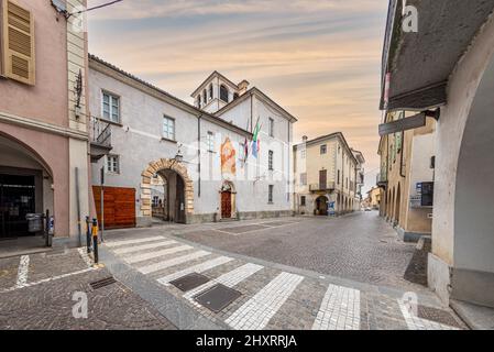 Cavallermaggiore, Italien - 12. März 2022: Palazzo Garneri Sitz des Rathauses von Cavallermaggiore, in der Via Roma Stockfoto