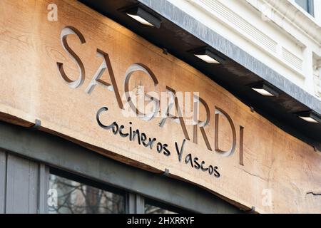 VALENCIA, SPANIEN - 10. MÄRZ 2022: Sagardi ist eine spanische Kette baskischer Restaurants Stockfoto