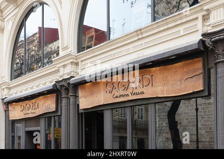 VALENCIA, SPANIEN - 10. MÄRZ 2022: Sagardi ist eine spanische Kette baskischer Restaurants Stockfoto