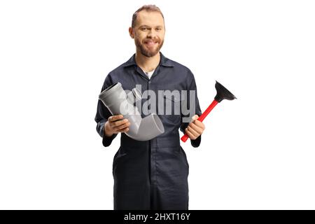 Klempner hält ein Rohr und einen Toilettenkolben isoliert auf weißem Hintergrund Stockfoto