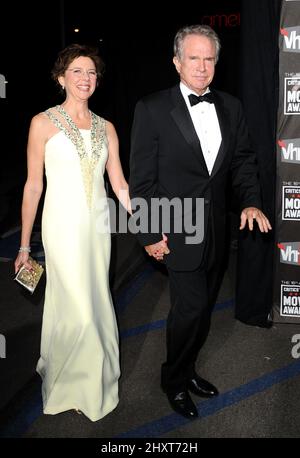 Annette Bening und Warren Beatty kommen bei den Annual Critics Choice Movie Awards 16. im Hollywood Palladium in Los Angeles, USA, an. Stockfoto