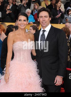 Angie Harmon und Jason Sehorn bei den Annual Screen Actors Guild (sag) Awards 17. im Shrine Exposition Center in Los Angeles, CA, USA Stockfoto