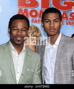 Sugar Shane Mosley und Sohn Shane Mosley während der Vorführung „Big Mommas: Like Father, Like Son“ in Los Angeles im Cinerama Dome, Los Angeles Stockfoto