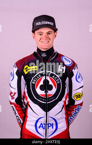 MANCHESTER, GROSSBRITANNIEN. MÄR 14. Brady Kurtz - Belle Vue 'ATPI' Aces während des Belle Vue Speedway Media Day im National Speedway Stadium, Manchester, Montag, 14.. März 2022. (Kredit: Ian Charles | MI News) Stockfoto