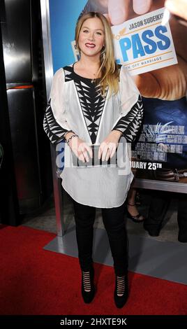 Christina Applegate bei der Premiere von „Hall Pass“ im ArcLight Cinemas, Los Angeles. Stockfoto