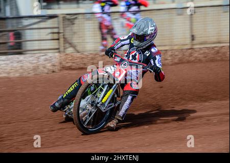 MANCHESTER, GROSSBRITANNIEN. MÄR 14. Jye Etheridge in Aktion während des Belle Vue Speedway Media Day am Montag, 14.. März 2022, im National Speedway Stadium, Manchester. (Kredit: Ian Charles | MI News) Kredit: MI News & Sport /Alamy Live News Stockfoto