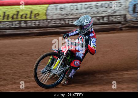 MANCHESTER, GROSSBRITANNIEN. MÄR 14. Jye Etheridge in Aktion während des Belle Vue Speedway Media Day am Montag, 14.. März 2022, im National Speedway Stadium, Manchester. (Kredit: Ian Charles | MI News) Kredit: MI News & Sport /Alamy Live News Stockfoto