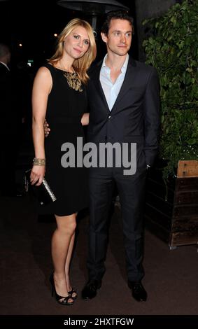 Claire Danes und Hugh Dancy treffen am 26. Februar 2011 beim Chanel und Charles Finch Pre-Oscar Dinner im Madeo Restaurant in Los Angeles, Kalifornien, USA, ein. Stockfoto