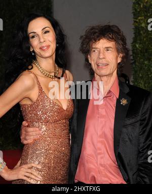 L'Wren Scott und Mick Jagger nahmen an der Vanity Fair Oscar Party 2011 Teil, die von Graydon Carter im Sunset Tower Hotel in Los Angeles, USA, veranstaltet wurde. Stockfoto