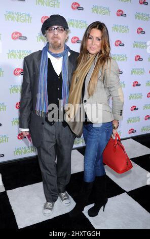 Leif Garrett und Rachel Uchitel während der Take Me Home Tonight-Premiere im Regal Cinemas L.A. Leben, in Los Angeles, Kalifornien Stockfoto