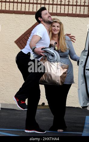 Maksim Chmerkovskiy und Kirstie Alley verlassen das Tanztraining mit den Sternen in Los Angeles, CA. Stockfoto