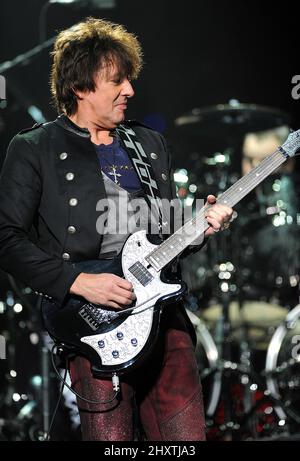 Richie Sambora von der Band Bon Jovi tritt live in der TD Banknorth Garden Arena, Massachusetts, auf Stockfoto