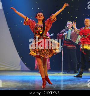 26. März 2011 Pigeon Forge, Tn. Samaia große Eröffnung der 26.-jährigen Jubiläumssaison und des Festivals der Nationen von Dollywood Stockfoto