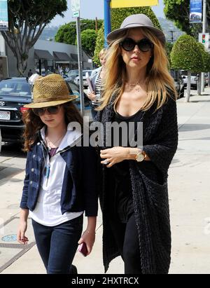 Rachel Zoe und Nichte werden beim Einkaufen in Kitson auf dem Robertson Boulevard in Los Angeles, USA, gesehen. Stockfoto