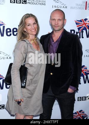 Andrew Howard und Sarah Essex bei der jährlichen BritWeek Champagnereinführung 5., die in der Residenz des britischen Generalkonsuls in Los Angeles stattfand. Stockfoto