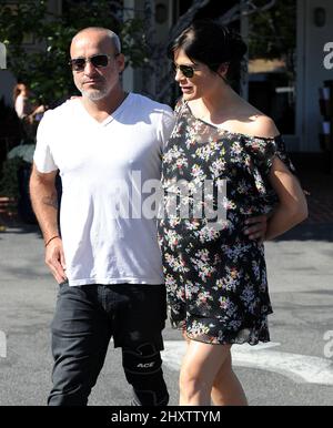 Selma Blair und Freund Jason Bleick werden in Los Angeles, Kalifornien, gesehen Stockfoto