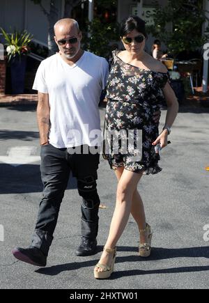 Selma Blair und Freund Jason Bleick werden in Los Angeles, Kalifornien, gesehen Stockfoto