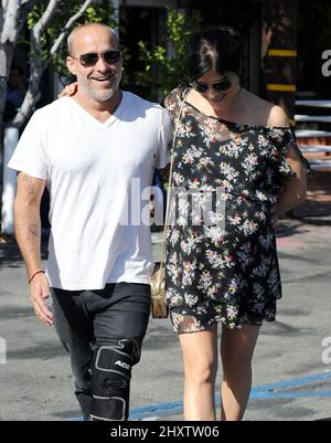 Selma Blair und Freund Jason Bleick werden in Los Angeles, Kalifornien, gesehen Stockfoto