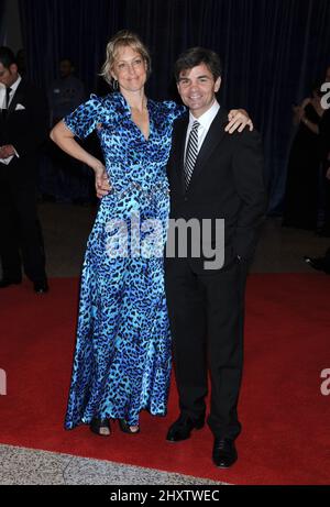 Alexandra Wentworth und George Stephanopoulos nahmen am Dinner der Korrespondenten-Vereinigung des Weißen Hauses Teil, das im Washington Hilton in Washington DC, USA, stattfand. Stockfoto