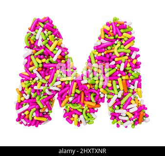3D Darstellung des Buchstabens M aus bunten Streuseln auf weißem Grund Stockfoto