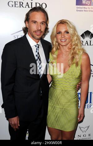 Britney Spears und Freund Jason Trawick präsentieren einen Abend im „Southern Style“, der in einer Privatresidenz in Los Angeles, USA, stattfindet. Stockfoto