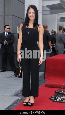 Pia Toscano bei der Zeremonie, bei der Simon Fuller auf dem Hollywood Walk of Fame einen Stern erhielt. Stockfoto