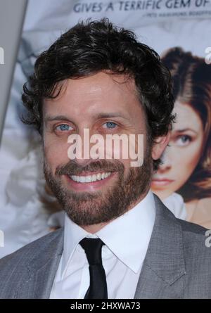 Rob Benedict nahm an der „A Little Help“-Premiere Teil, die die Sony Pictures Studios in Los Angeles, USA, veranstaltete. Stockfoto