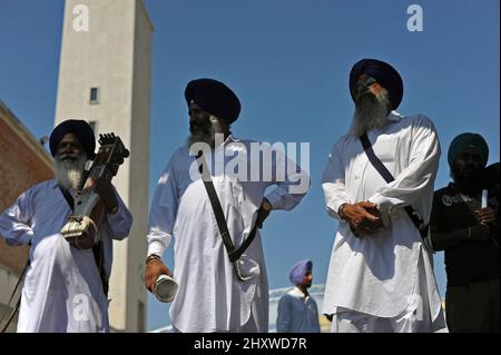 Sabaudia (LT), Italien 27/06/2010: Die indische Gemeinde Punjab von Sikh erinnert an das Martyrium des fünften Gurus Arjan Dev, der laut Überlieferung 1606 durch einen Muslim getötet wurde. ©Andrea Sabbadini Stockfoto