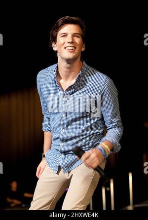 Zachary Porter & The Scene im Konzert mit Allstar Weekend im Bethel Woods Center for the Arts, New York Stockfoto