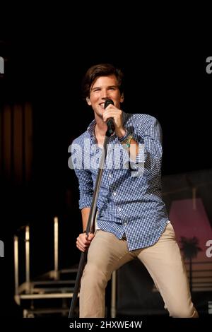 Zachary Porter & The Scene im Konzert mit Allstar Weekend im Bethel Woods Center for the Arts, New York Stockfoto