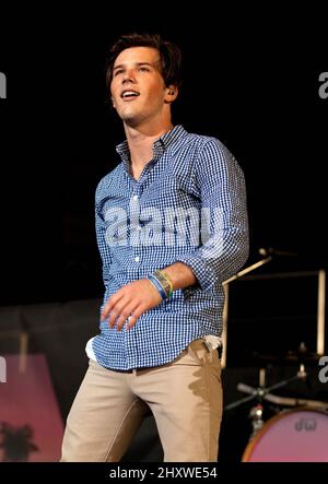 Zachary Porter & The Scene im Konzert mit Allstar Weekend im Bethel Woods Center for the Arts, New York Stockfoto