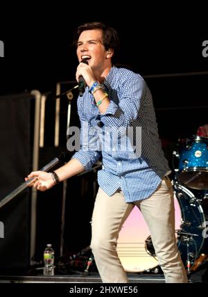 Zachary Porter & The Scene im Konzert mit Allstar Weekend im Bethel Woods Center for the Arts, New York Stockfoto