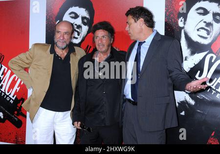 F. Murray Abraham, Al Pacino und Steven Bauer bei der weltweiten Blu-Ray DVD Launch Party im Belasco Theater in Los Angeles, USA. Stockfoto
