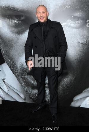 Tom Hardy nimmt an der Premiere von „Warrior“ in den Arclight Cinemas in Hollywood Teil. Los Angeles, 6. September 2011. Stockfoto