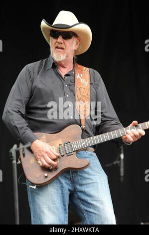 Ray Benson von Sleep at the Wheel tritt live während des jährlichen Austin City Limits Music Festivals 10. auf, das im Zilker Park in Texas, USA, stattfindet. Stockfoto