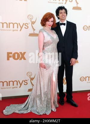 Christina Hendricks und Geoffrey Arend nehmen an den jährlichen Primetime Emmy Awards 63. im Nokia Theater L.A. in Los Angeles, Kalifornien, USA, Teil. Stockfoto