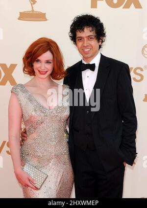 Christina Hendricks und Geoffrey Arend nehmen an den jährlichen Primetime Emmy Awards 63. im Nokia Theater L.A. in Los Angeles, Kalifornien, USA, Teil. Stockfoto