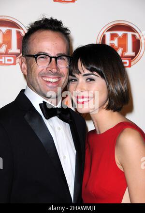 Jason Lee und seine Frau Ceren Alkac kommen als Entertainment Tonight and Visit California und präsentieren die jährliche Entertainment Tonight Emmy Party 15. in Vibiana in Los Angeles, CA Stockfoto