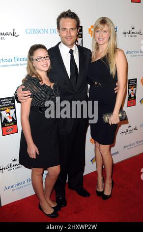 Michael Vartan und seine Frau Lauren Skaar bei den jährlichen Hero Dog Awards 1. der American Humane Association im Beverly Hilton Hotel in Beverly Hills, ca. Stockfoto