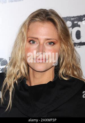 Estella Warren nimmt an der „Rage“-Videospiel-Launch-Party in Chinatown Teil. Los Angeles, 30. September 2011. Stockfoto