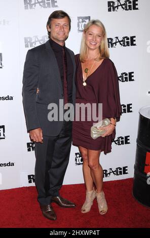 Grant Show und Katherine LaNasa nehmen an der „Rage“-Videospiel-Launch-Party in Chinatown Teil. Los Angeles, 30. September 2011. Stockfoto